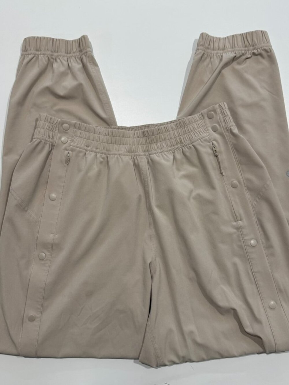 Lululemon Tear-Away Mid-Rise Track Pant Mojave Tan Size 6 EUC